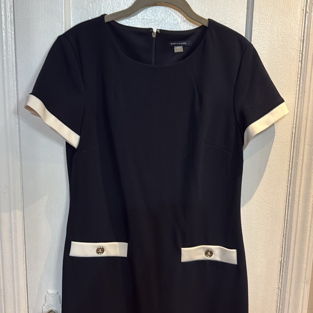 Tommy Hilfiger Women's Classic Scuba Crepe Two Pocket Dress Size 10 - Picture 2 of 3